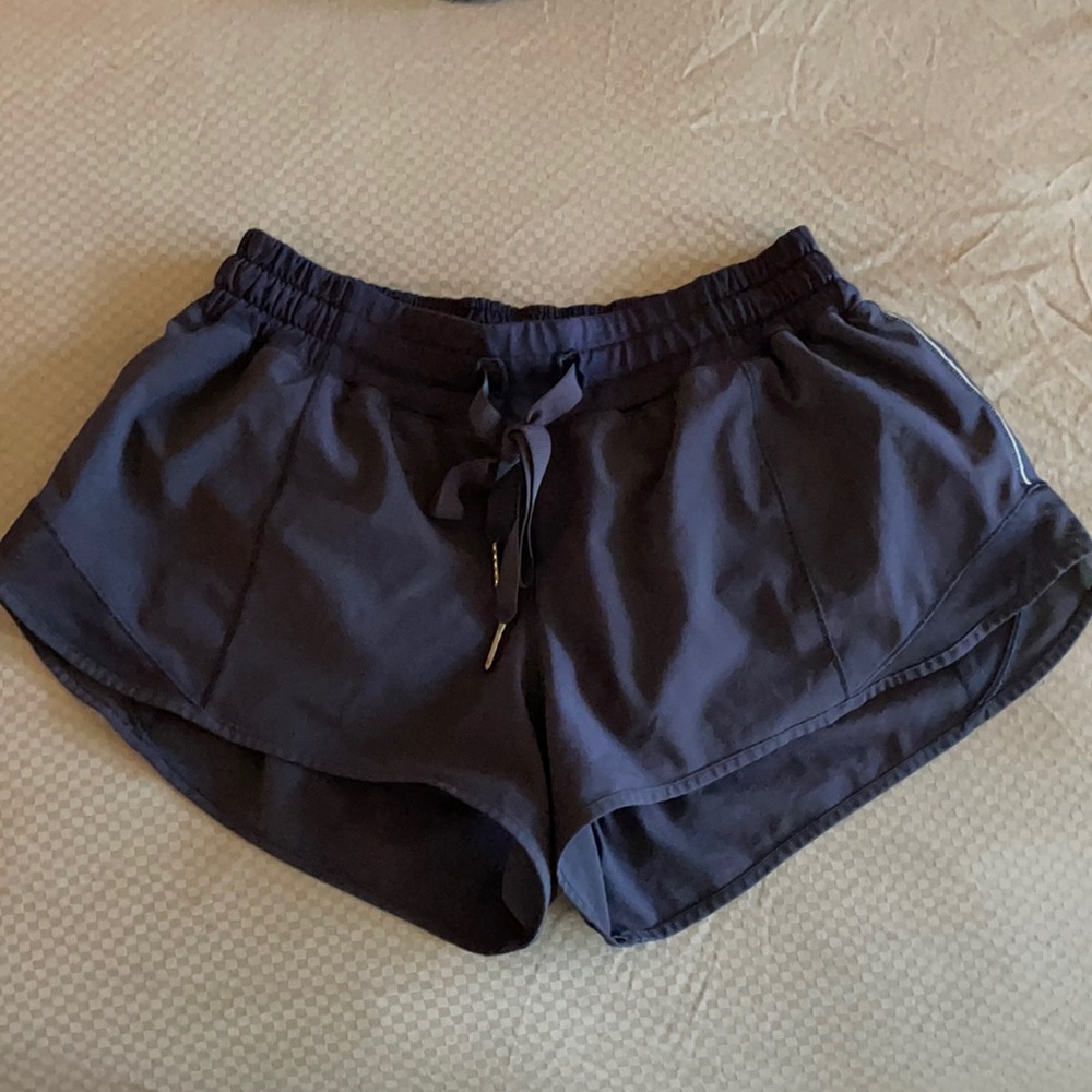 Lululemon athletic shorts 2.5”